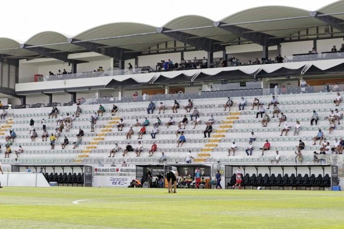 Estádio de Portimão vai ter toda a iluminação em Led - Helena Pires, diretora executiva da Liga, fez a revelação durante o webinar sobre infraestruturas no futebol (Fonte: Jornal "Record")